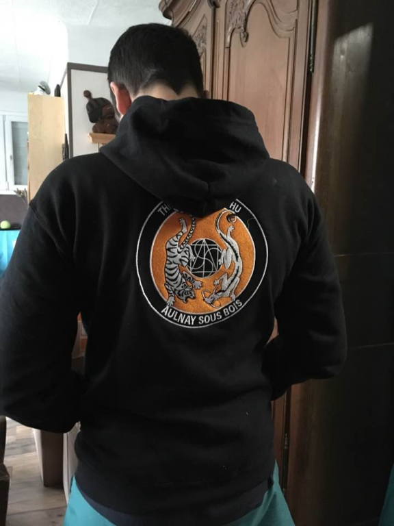 Sweats et casquettes de compétition